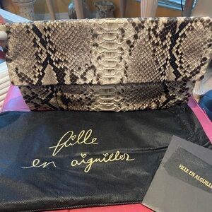 Fille en Aguilles python clutch Bag